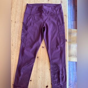 Burgundy lululemon cropped leggings